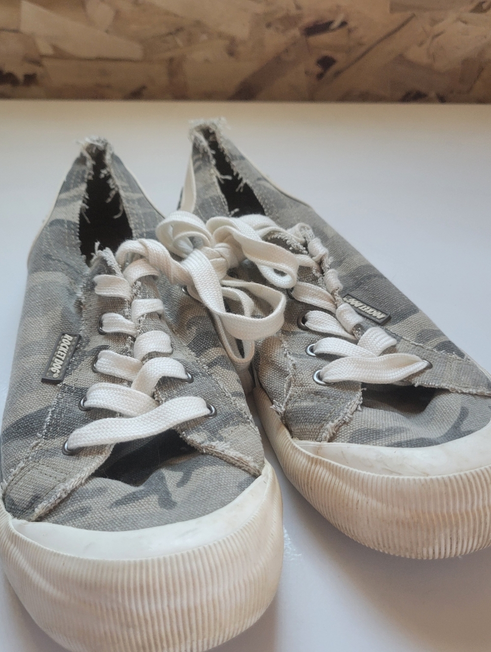 Rocket Dog Women's Gray Camo Low-Top Sneakers